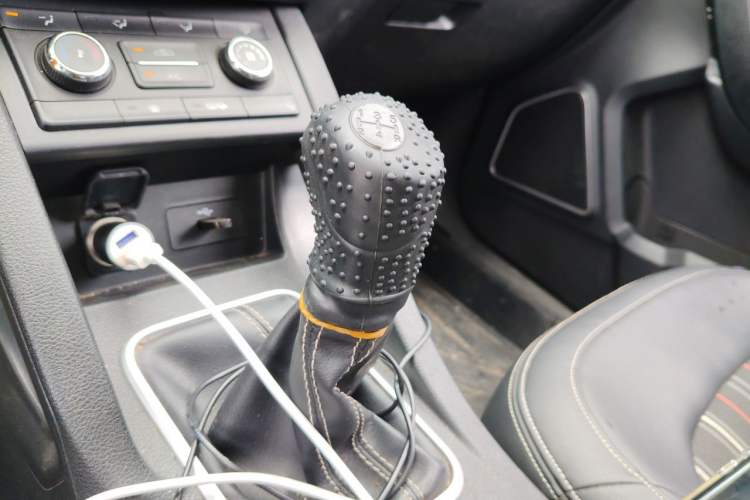 Used Bestune X40 2017 1.6L Manual Luxury Edition Gear Lever