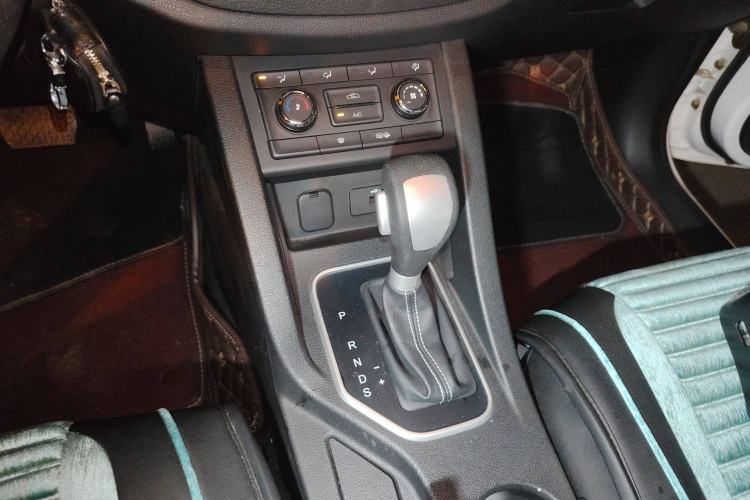 Used Bestune X40 2017 1.6L Automatic Luxury Model Gear Lever