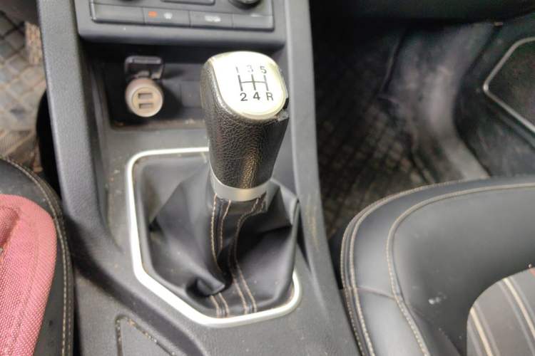 Used Bestune X40 2017 1.6L Manual Luxury Edition Gear Lever