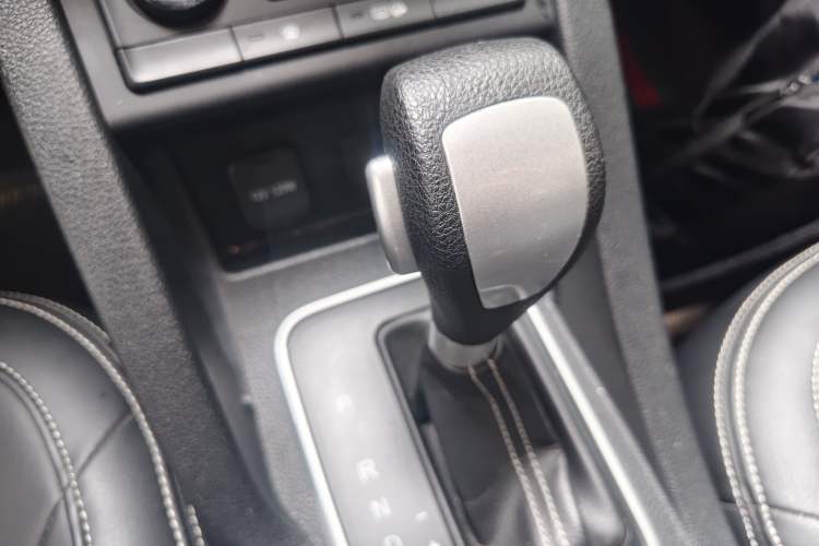 Used Bestune X40 2017 1.6L Automatic Prestige Edition Gear Lever