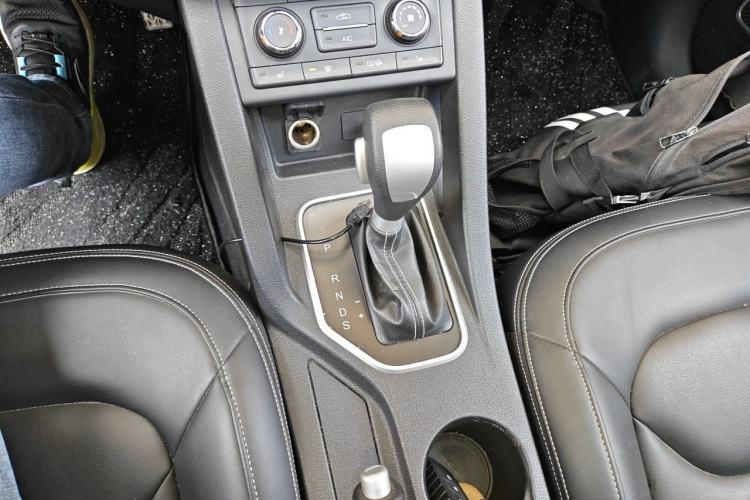 Used Bestune X40 2017 1.6L Automatic Prestige Edition Gear Lever