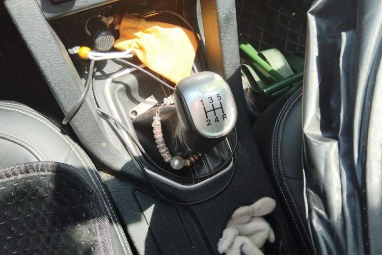 Used Bestune X40 2017 1.6L Manual Luxury Edition Gear Lever