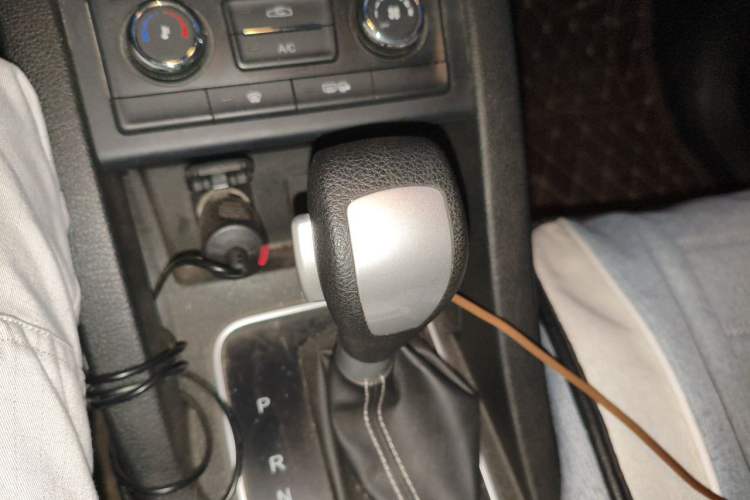 Used Bestune X40 2017 1.6L Automatic Connected Smart Cool Edition Gear Lever