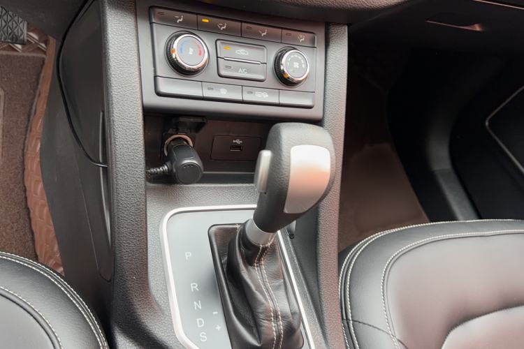 Used Bestune X40 2017 1.6L Automatic Luxury Model Gear Lever