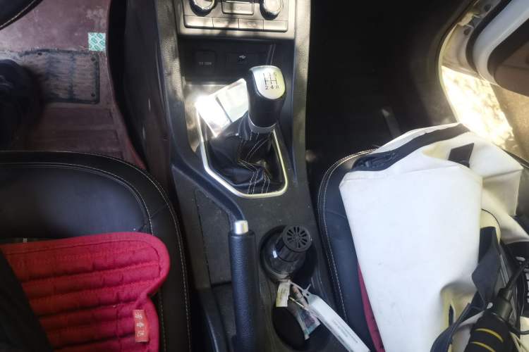 Used Bestune X40 2017 1.6L Manual Luxury Edition Gear Lever