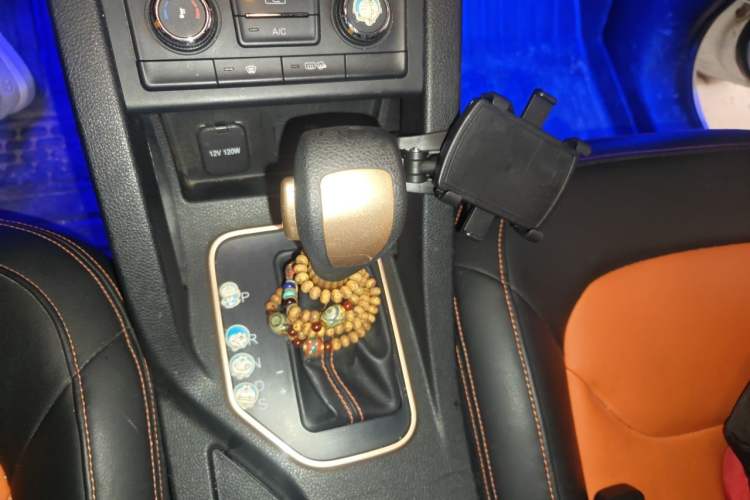 Used Bestune X40 2017 1.6L Automatic Prestige Edition Gear Lever