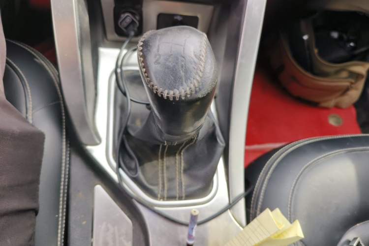 Used Bestune X40 2017 1.6L Manual Prestige Edition Gear Lever