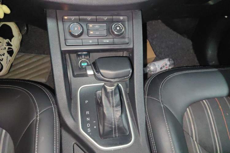 Used Bestune X40 2017 1.6L Automatic Luxury Model Gear Lever