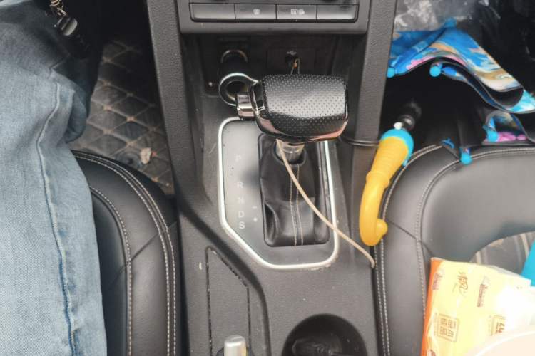 Used Bestune X40 2017 1.6L Automatic Luxury Model Gear Lever