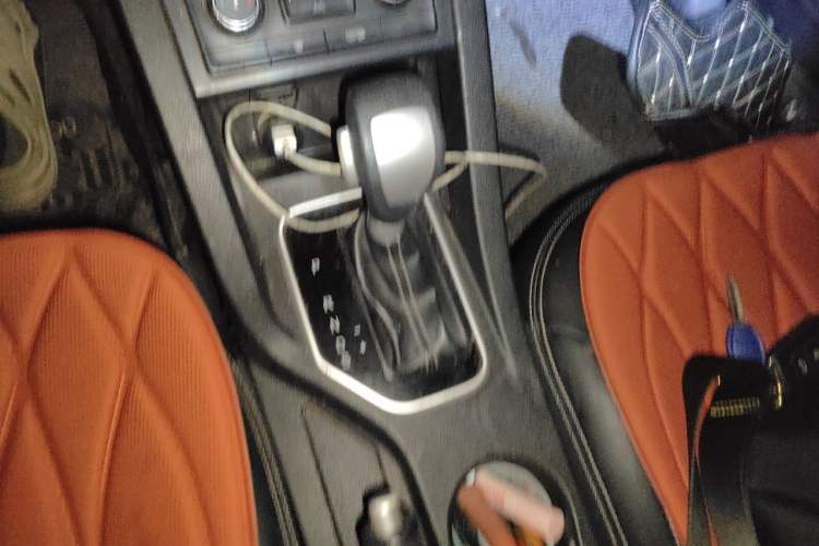 Used Bestune X40 2017 1.6L Automatic Prestige Edition Gear Lever