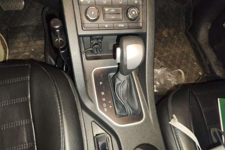 Used Bestune X40 2017 1.6L Automatic Prestige Edition Gear Lever
