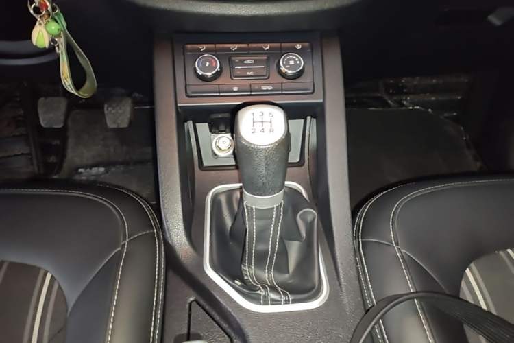 Used Bestune X40 2017 1.6L Manual Luxury Edition Gear Lever