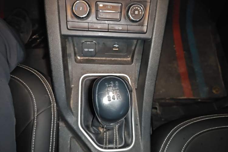 Used Bestune X40 2017 1.6L Manual Luxury Edition Gear Lever