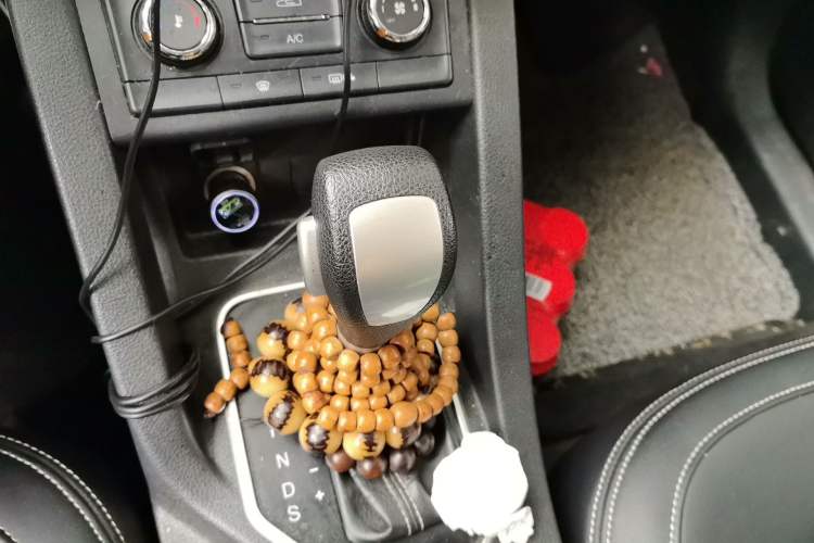 Used Bestune X40 2017 1.6L Automatic Luxury Model Gear Lever