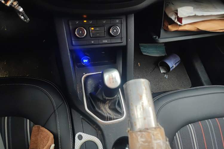 Used Bestune X40 2017 1.6L Manual Luxury Edition Gear Lever