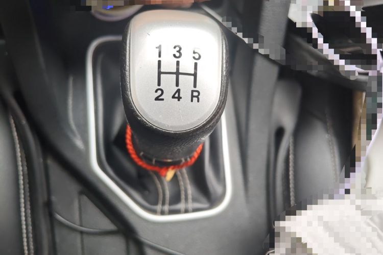 Used Bestune X40 2017 1.6L manual Comfort trim level Gear Lever