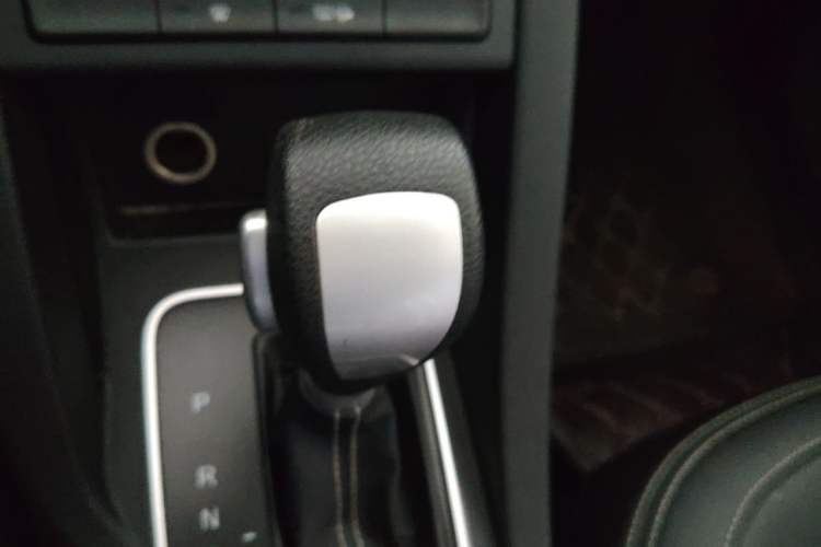 Used Bestune X40 2017 1.6L Automatic Luxury Model Gear Lever
