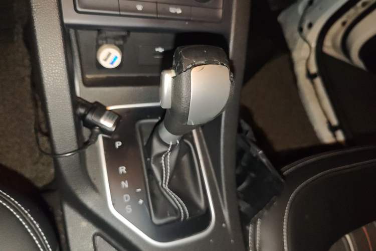 Used Bestune X40 2017 1.6L Automatic Luxury Model Gear Lever