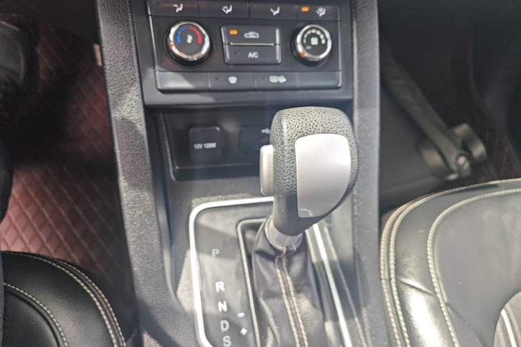 Used Bestune X40 2017 1.6L Automatic Luxury Model Gear Lever