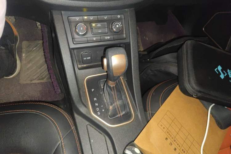 Used Bestune X40 2017 1.6L Automatic Prestige Edition Gear Lever