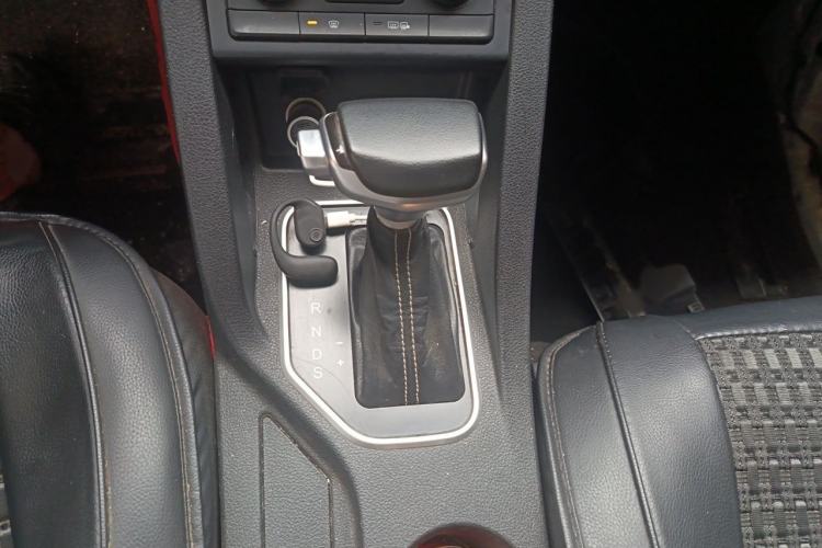 Used Bestune X40 2017 1.6L Automatic Luxury Model Gear Lever
