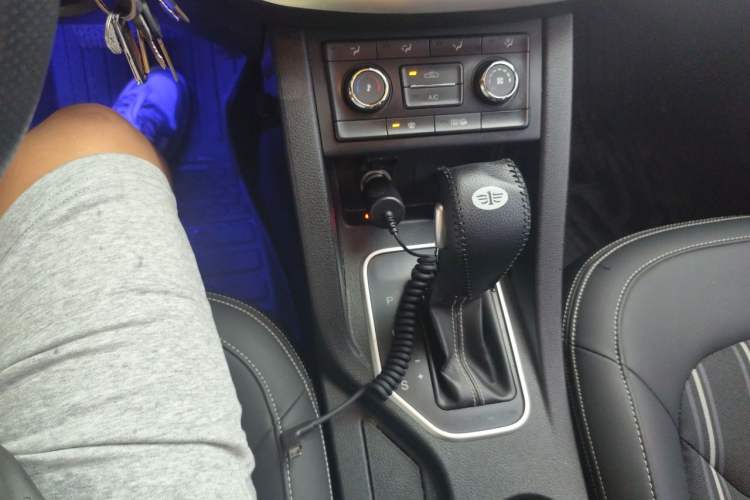 Used Bestune X40 2017 1.6L Automatic Luxury Model Gear Lever