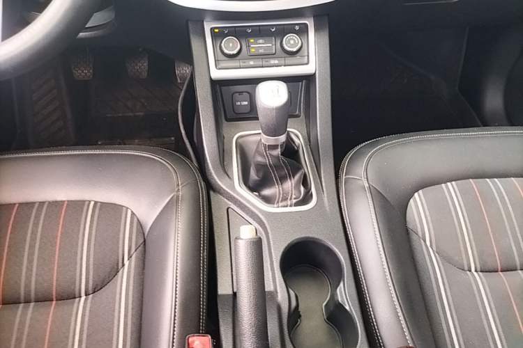 Used Bestune X40 2017 1.6L Manual Luxury Edition Gear Lever