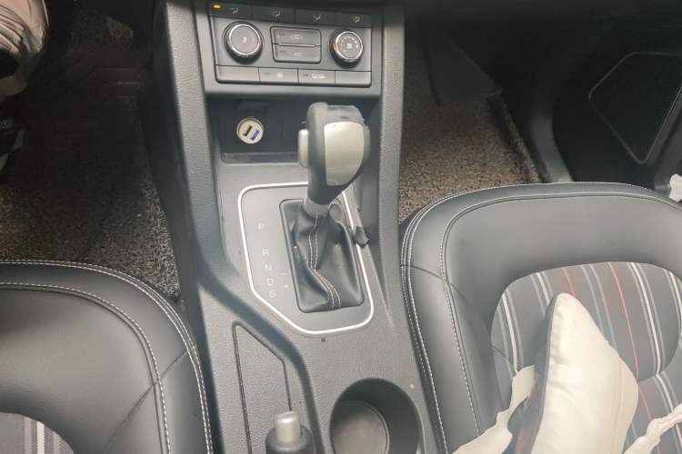 Used Bestune X40 2017 1.6L Automatic Luxury Model Gear Lever
