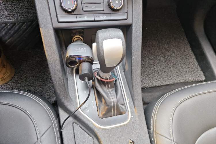 Used Bestune X40 2017 1.6L Automatic Prestige Edition Gear Lever