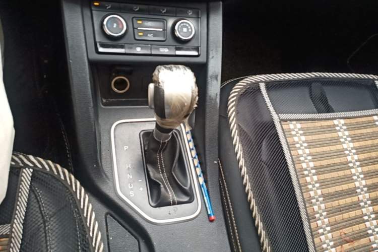 Used Bestune X40 2017 1.6L Automatic Prestige Edition Gear Lever