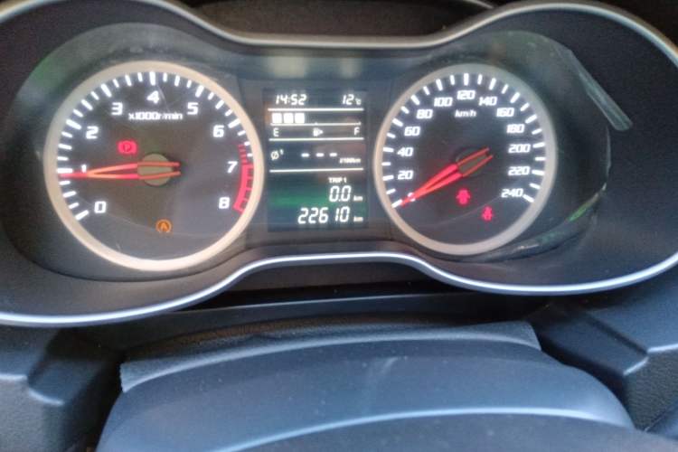 Used Bestune X40 2017 1.6L manual transmission technology version Instrument Cluster