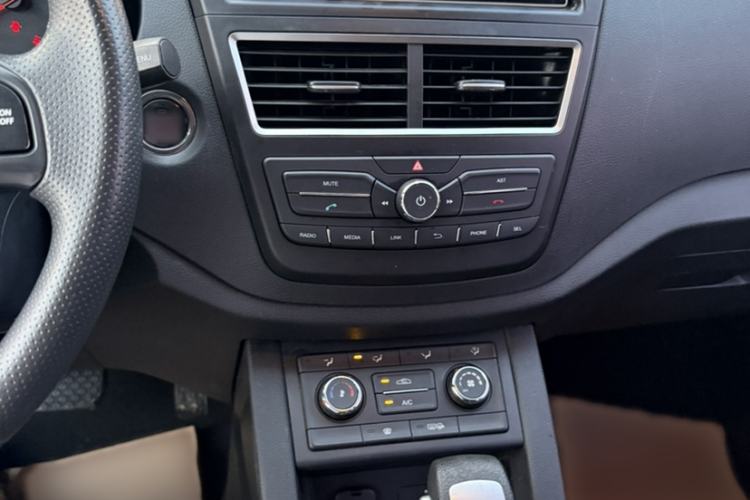 Used Bestune X40 2017 1.6L Automatic Prestige Edition Interior 10