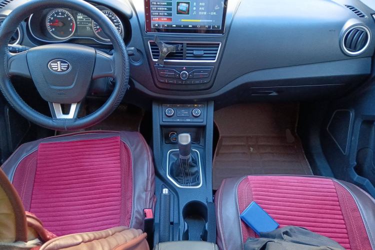 Used Bestune X40 2017 1.6L manual transmission technology version Interior 2