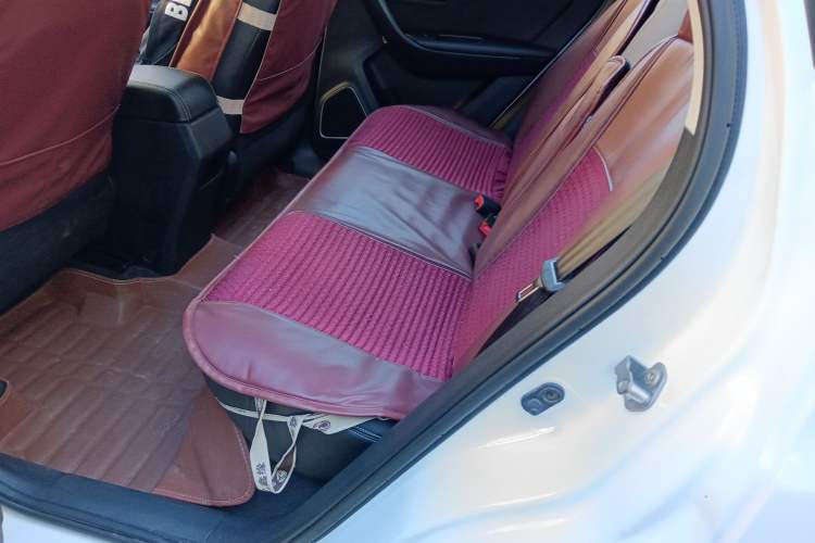 Used Bestune X40 2017 1.6L manual transmission technology version Interior 4