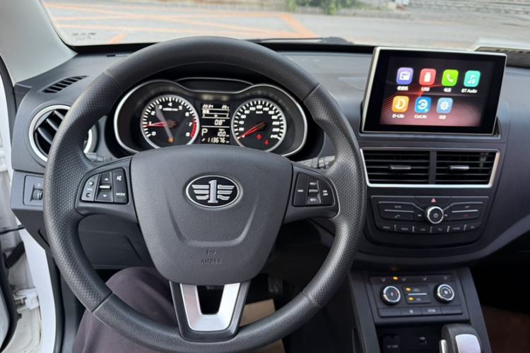 Used Bestune X40 2017 1.6L Automatic Prestige Edition Interior 8