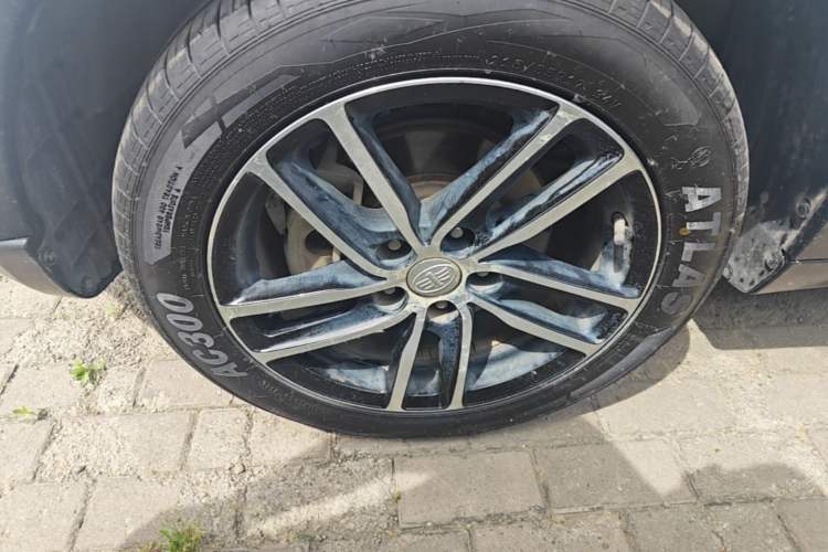 Used Bestune X40 2017 1.6L Automatic Luxury Model Left Front Wheel Hub