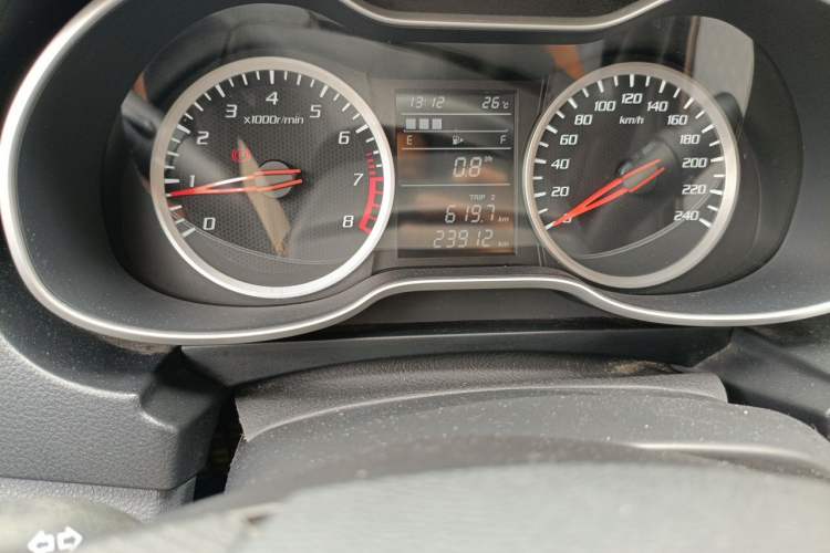 Used Bestune X40 2017 1.6L manual Comfort trim level Odometer Close Up