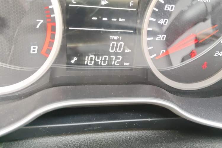 Used Bestune X40 2017 1.6L manual Comfort trim level Odometer Close Up