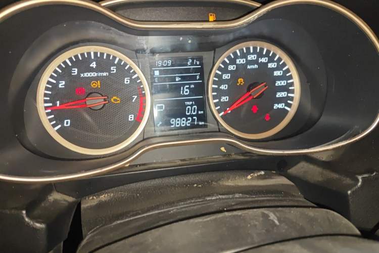 Used Bestune X40 2017 1.6L Automatic Prestige Edition Odometer Close Up