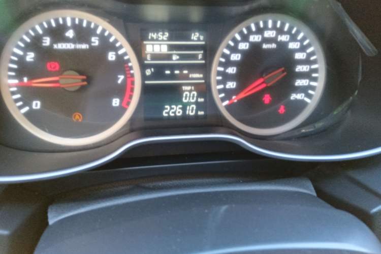 Used Bestune X40 2017 1.6L manual transmission technology version Odometer Close Up
