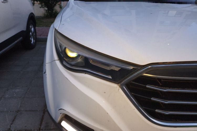 Used Bestune X40 2017 1.6L Automatic Connected Smart Cool Edition Right Front Headlight