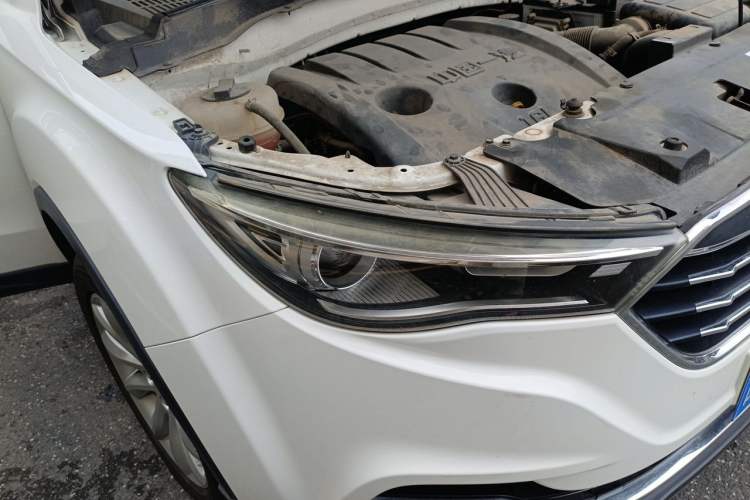 Used Bestune X40 2017 1.6L manual Comfort trim level Right Front Headlight