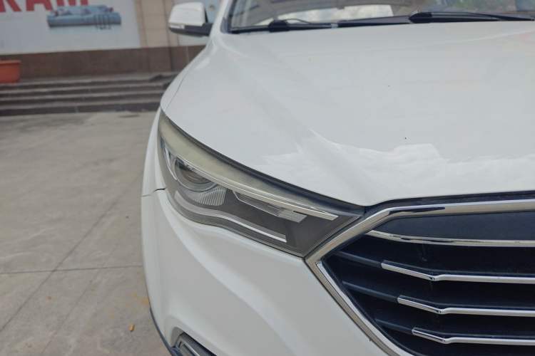 Used Bestune X40 2017 1.6L Automatic Prestige Edition Right Front Headlight