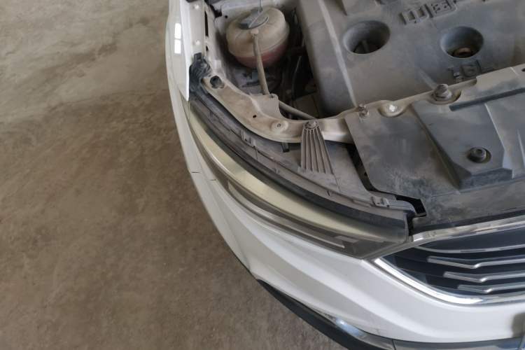 Used Bestune X40 2017 1.6L Automatic Luxury Model Right Front Headlight