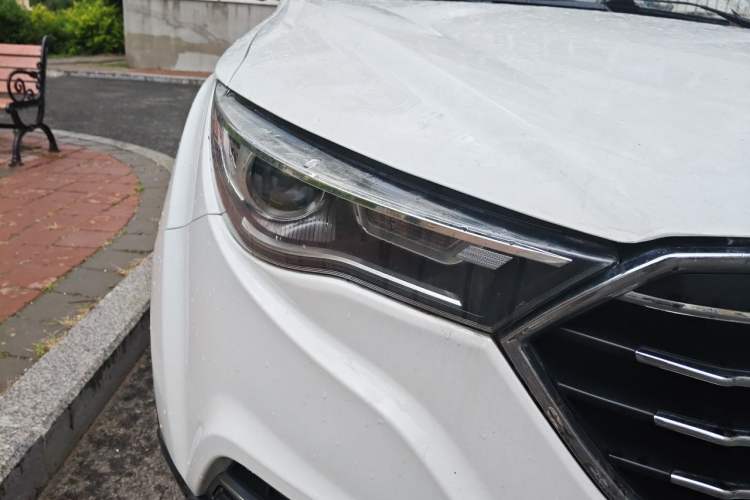 Used Bestune X40 2017 1.6L manual Comfort trim level Right Front Headlight