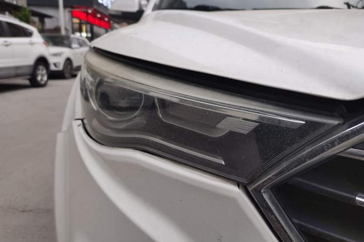 Used Bestune X40 2017 1.6L Automatic Connected Smart Cool Edition Right Front Headlight