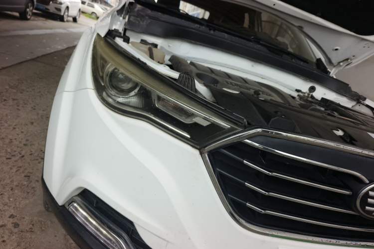 Used Bestune X40 2017 1.6L Manual Prestige Edition Right Front Headlight
