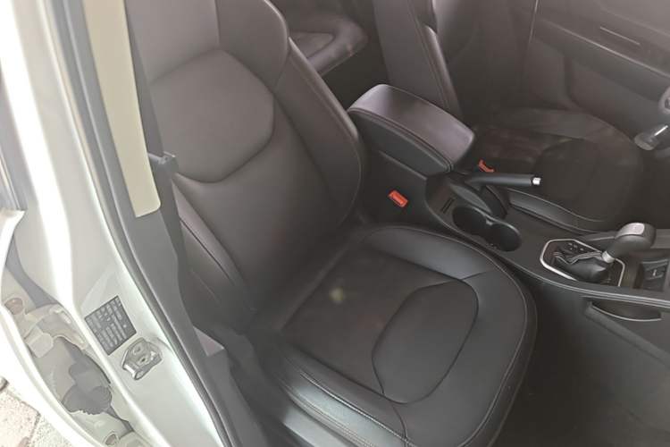Used Bestune X40 2017 1.6L Automatic Prestige Edition Right Front Seat