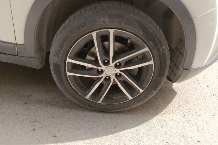 Used Bestune X40 2017 1.6L Manual Prestige Edition Right Front Wheel Hub