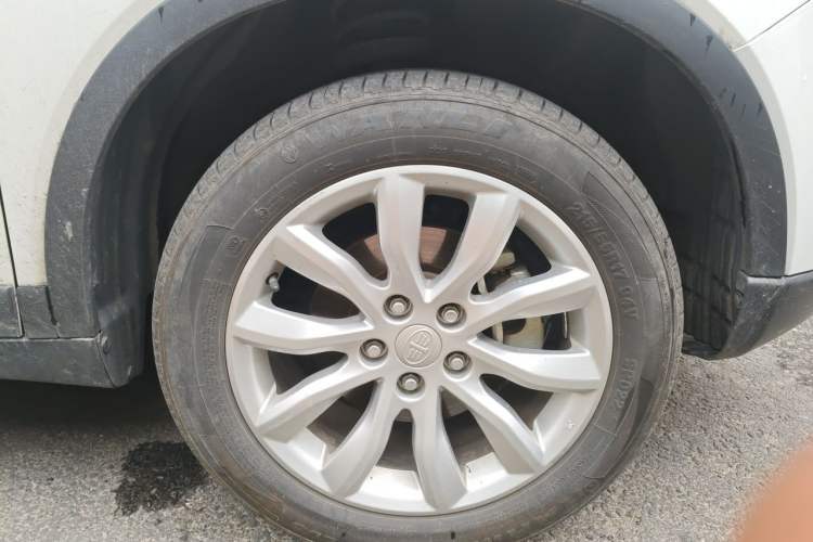 Used Bestune X40 2017 1.6L manual Comfort trim level Right Front Wheel Hub